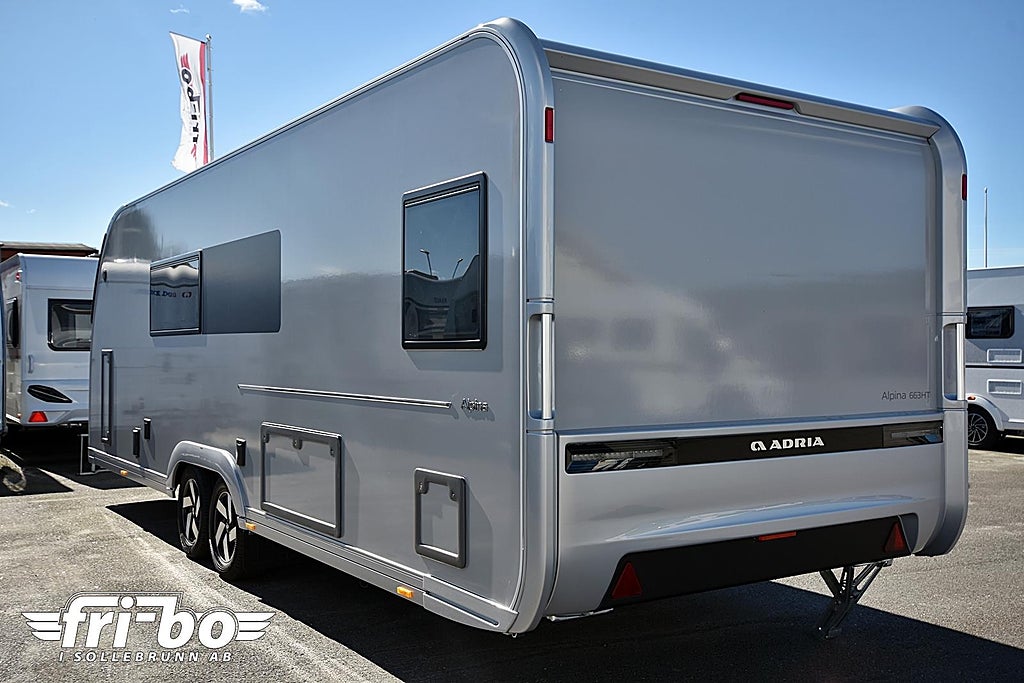 Adria 663 HT Alpina, Queenbed