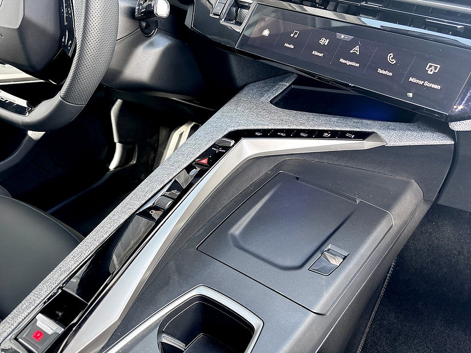 Bild på Peugeot 3008 GT Hybrid 145hk Aut B-KAMERA CARPLAY