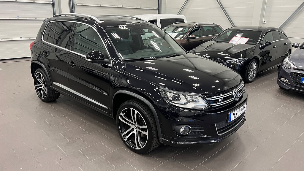 Volkswagen Tiguan 2.0 TDI 4M R-LINE PANORAMA VÄRMARE DRAG