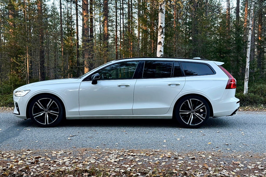 Volvo V60 D4 AWD Geartronic R-Design|Dragkrok|Svart innertak|VoC