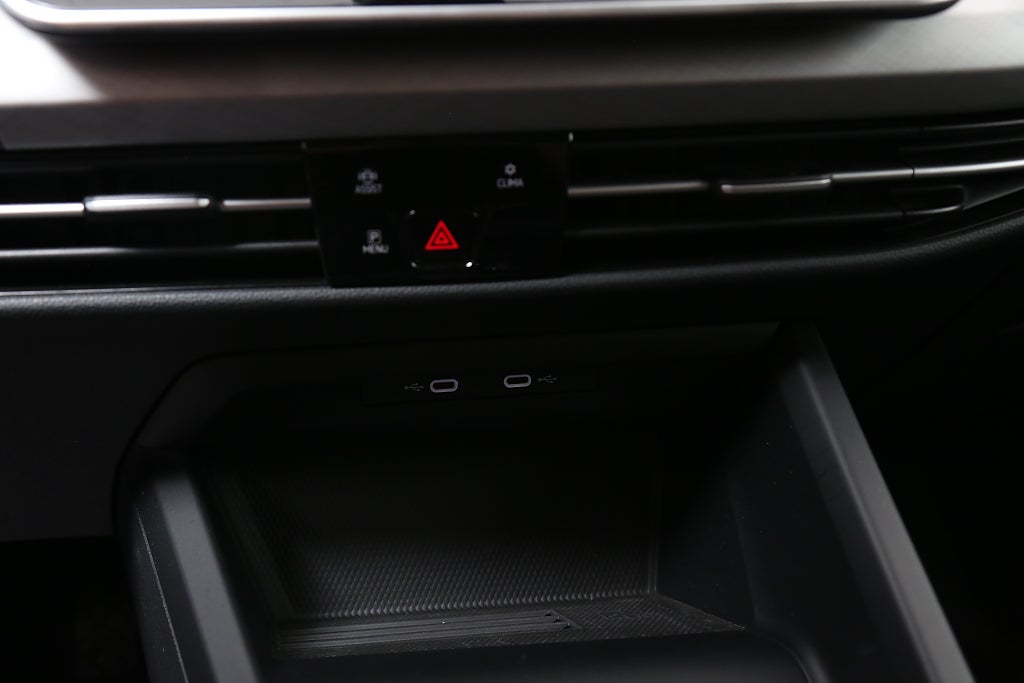 Volkswagen Golf 1,5 eTSI 150hk Sportscombi Aut Kamera Leasbar 2026