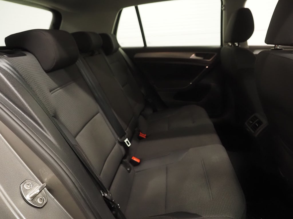 Volkswagen Golf 5-dr 1.6 TDI DSG D-värm B-kamera Drag 2017