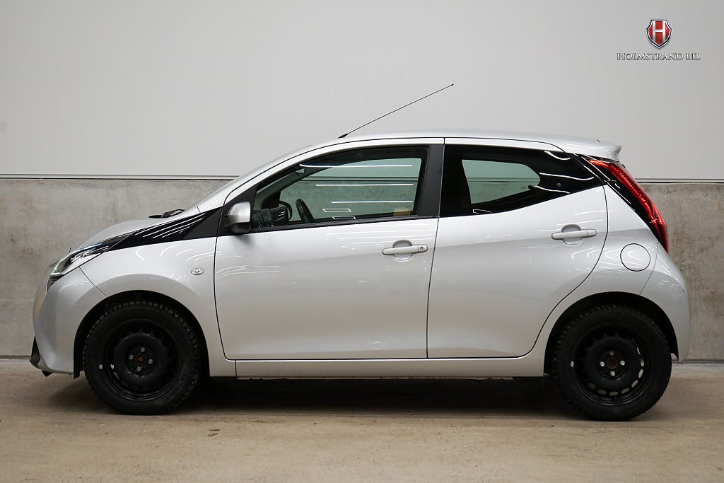 Toyota Aygo 5-dörrar 1.0 VVT-i X-PLAY Carplay Kamera BT Sätesvärme