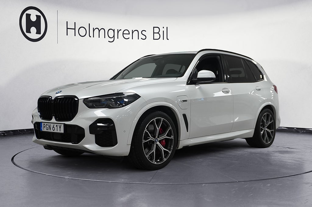 BMW X5 xDrive45e iPerformance M-Sport Pro Innovation Laser B W Sky |