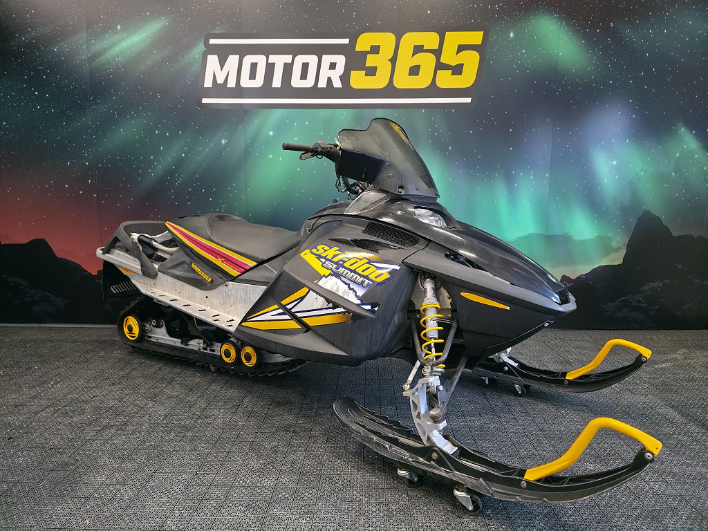 Ski-Doo Summit 550F • FRAKT/FINANS 499:-/MÅN • RÄNTA 0,95% 