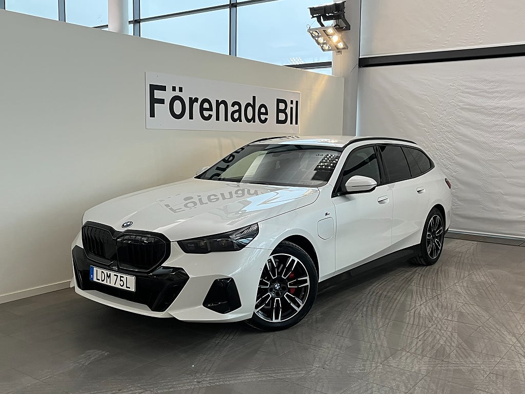 BMW 530e xDrive Touring M Sport Pro H/K Dragkrok Rattvärme 