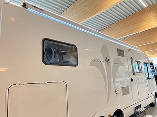 Husbil-integrerad Niesmann ARTO 79 LE 4 av 25
