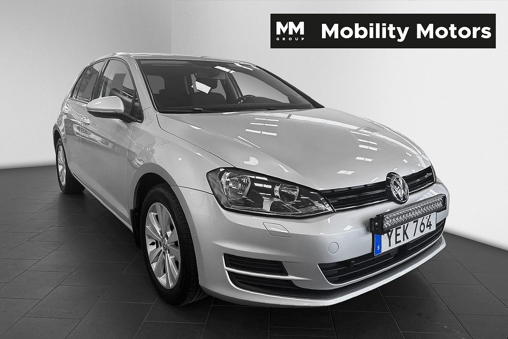 Volkswagen Golf 1.2 TSI 110hk Style Navi Drag Värmare Kamera