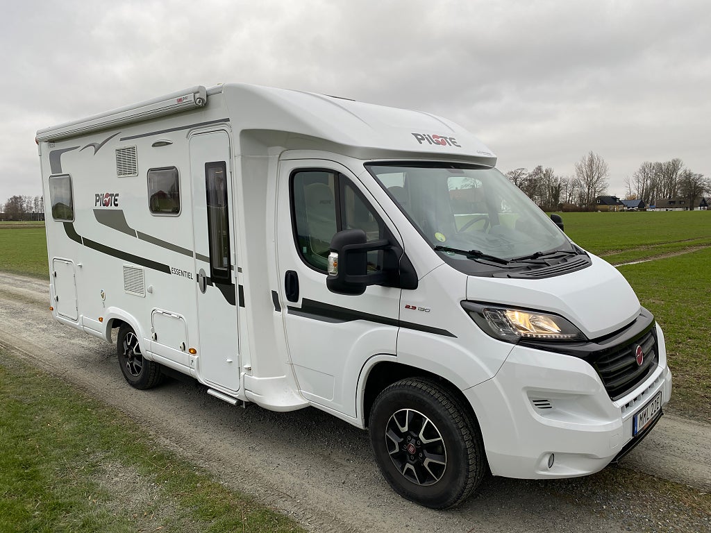 Pilote P 650 GJ Essentiel Automat/ Låga långbäddar/ Solceller