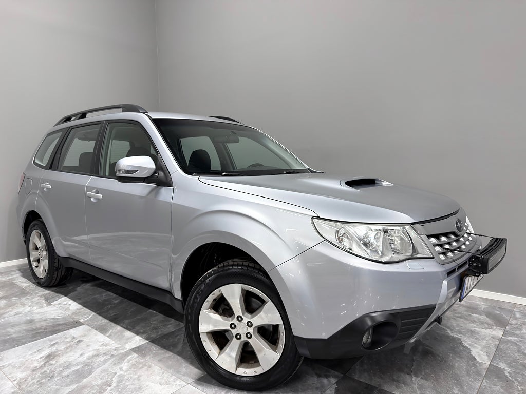 Subaru Forester 2.0 4WD/Värmare/Drag/Kamera/Nyservad/2 Ägare/147HK
