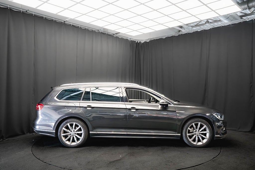 Volkswagen Passat TDI 4Motion R-Line LÄDER D-VÄRMARE DRAG KAMERA COCKPIT