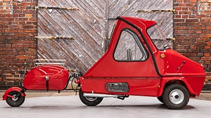 Fordonet restaurerades av fin förra ägare och fick då sin röda färg. Foto: Bring a Trailer