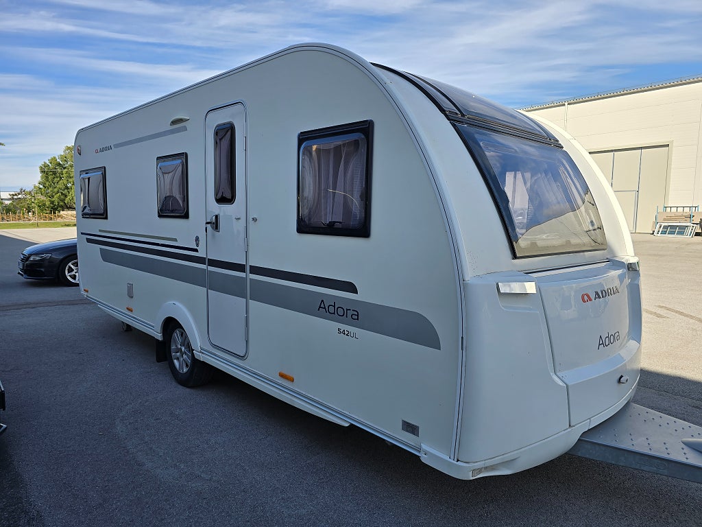 Adria Adora 542 UL *Långbäddar *Alde *1 ägare