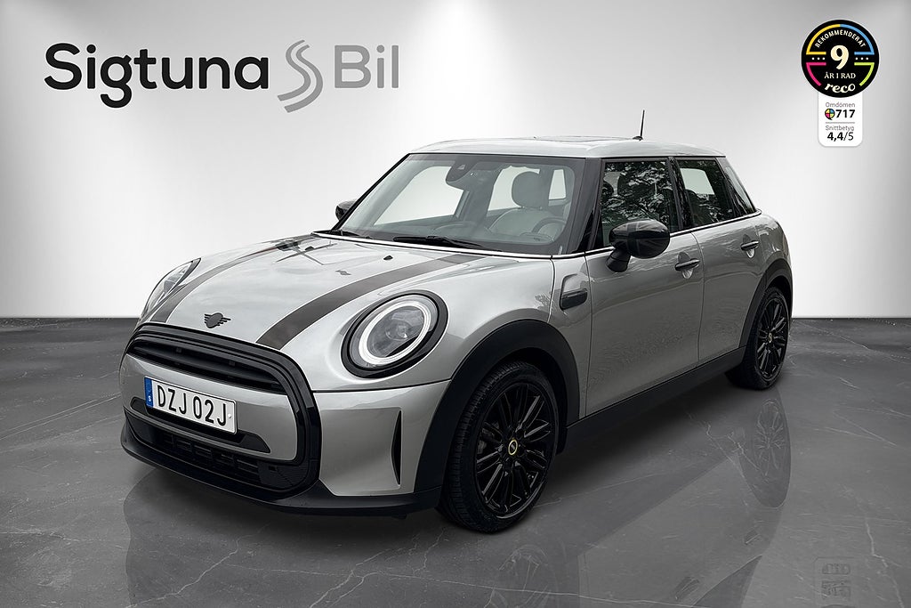 MINI Cooper 5-dörrars / Backkamera / Navi  / Panorama / Läder 