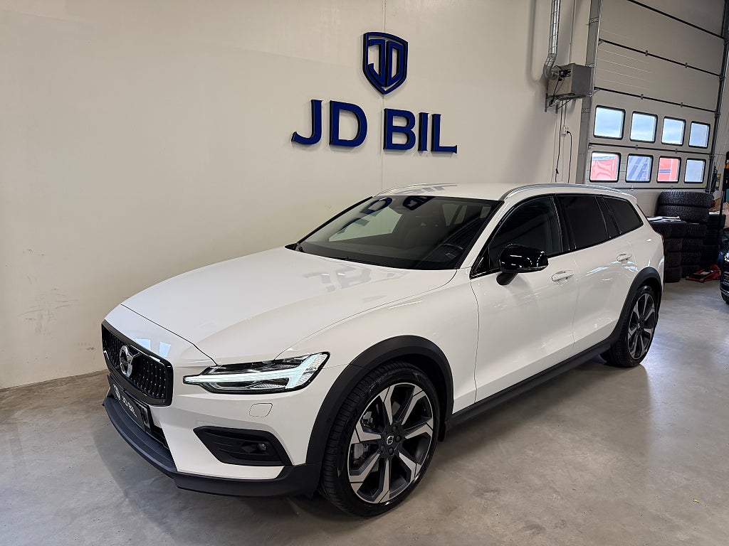 Volvo V60 Cross Country B4 AWD  Advanced Navi Drag  Kamera Läder 197hk  