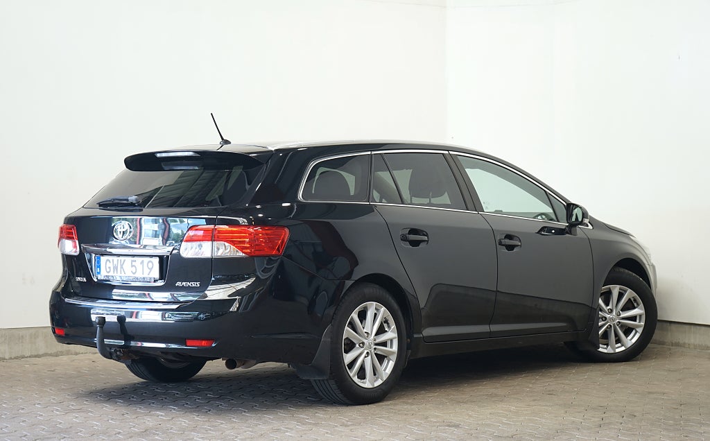 Toyota Avensis 2.2 Executive Automat Dragkrok B-Kamera Panorama 150hk