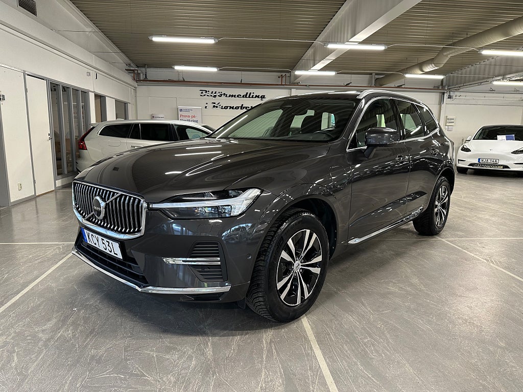 Volvo XC60 Recharge T6 AWD Core Edition Panorama 360° Drag Värmare