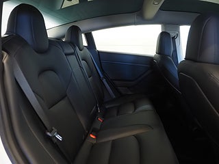 Sedan Tesla Model 3 17 av 21