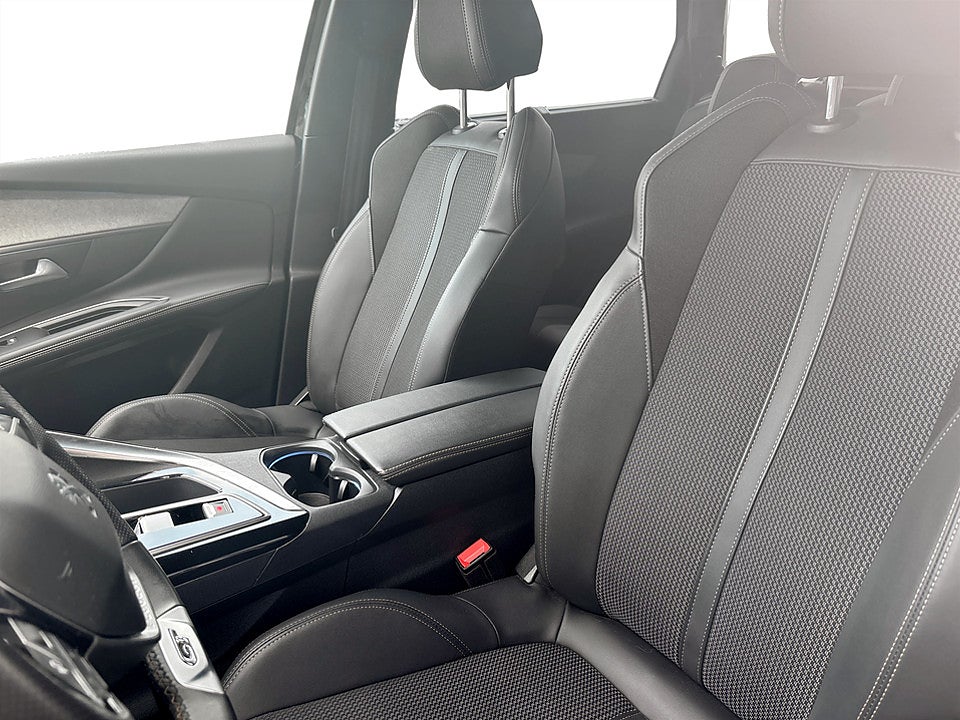 Bild på Peugeot 5008 GT+ 1.2 PT 130hk Aut 7-SITS B-KAMERA CARPLAY