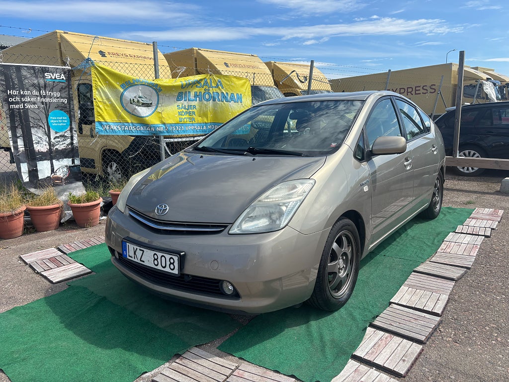 Toyota Prius 1.5 VVT-i + 3CM CVT /AUTO/