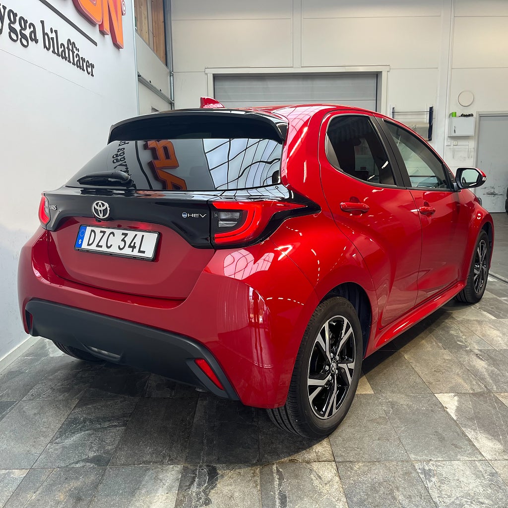 Toyota Yaris Hybrid 115hk CVT Active Plus Apple Carplay Rattvärme