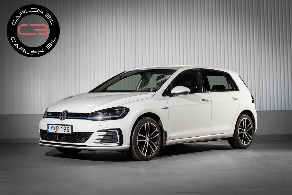 Volkswagen Golf GTE 1.4 TSI Värmare Adaptiv-fart CarPlay Ambient MOMS