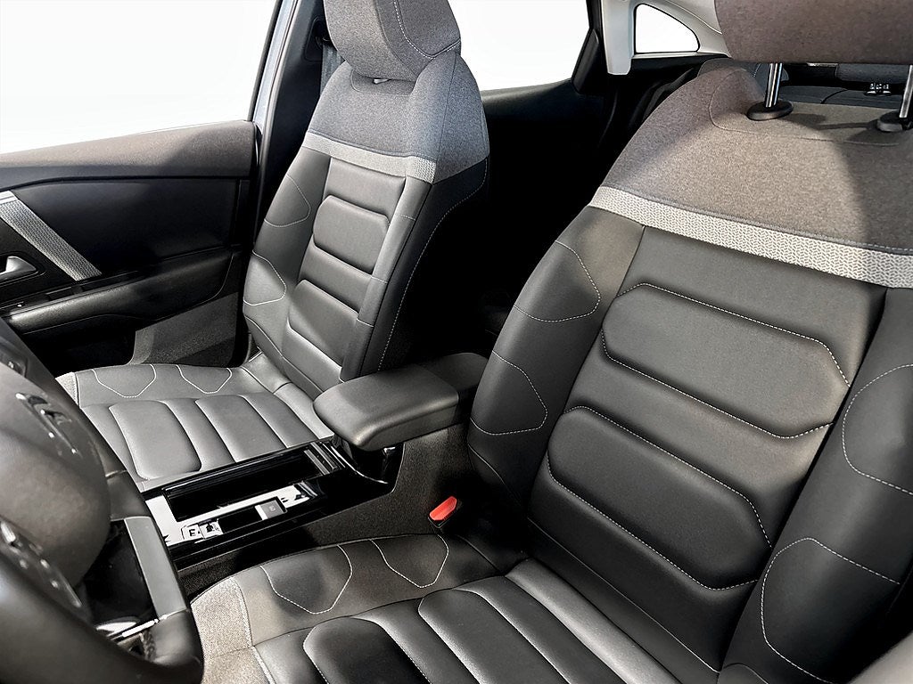 Bild på Citroën C4 Shine 1.2 PT 130hk Aut - B-KAMERA, CARPLAY