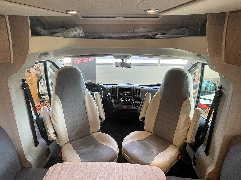 Bürstner Ixeo 585 / Taksäng / Under 6m / B-kort / Solcell / AC-Bodel /  - Bürstner