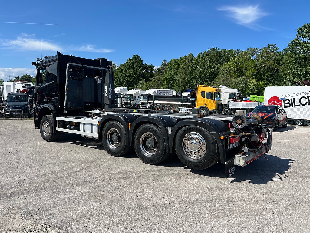 Mercedes-Benz Arocs 3251 Tridem Lastväxlare, Fullt Plogutrustad