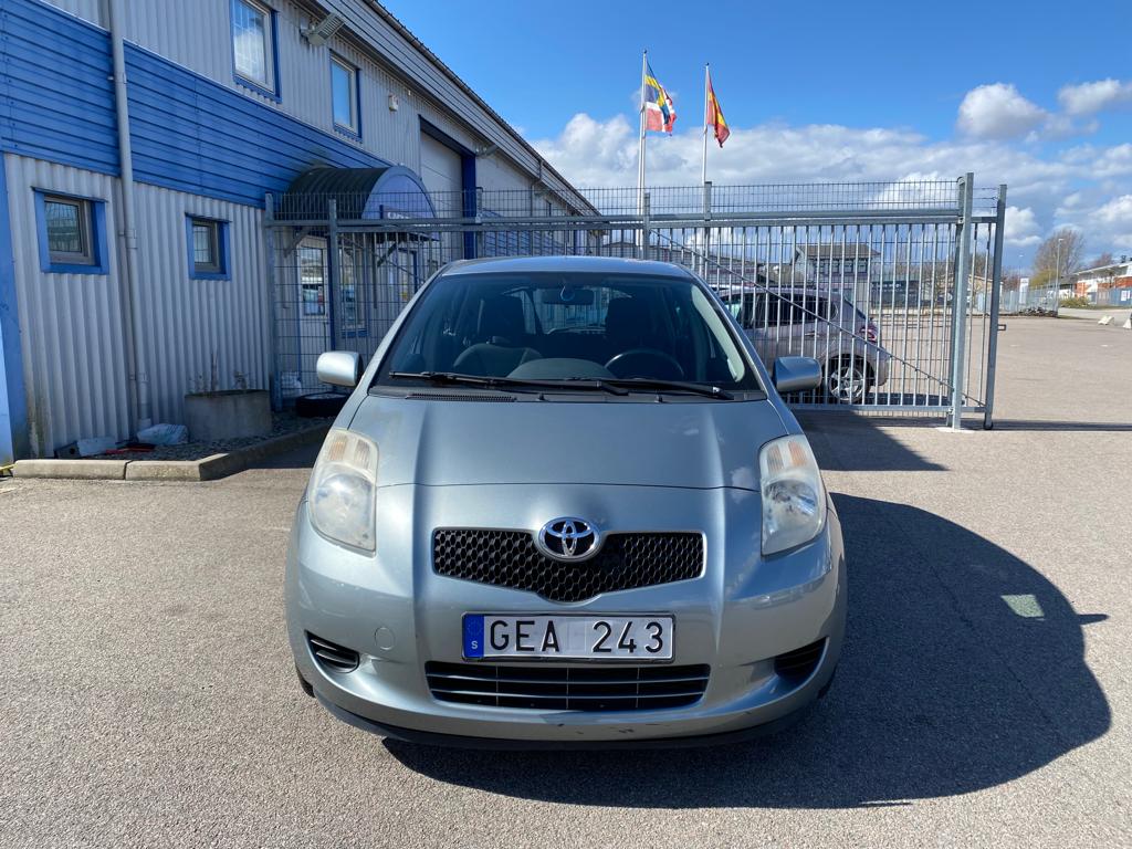 Toyota Yaris SÅLD, bild 2/18