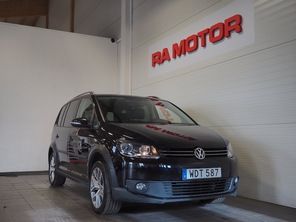 Volkswagen Touran Cross TSI 140hk |7-sits|Drag|Backkamera| 2015