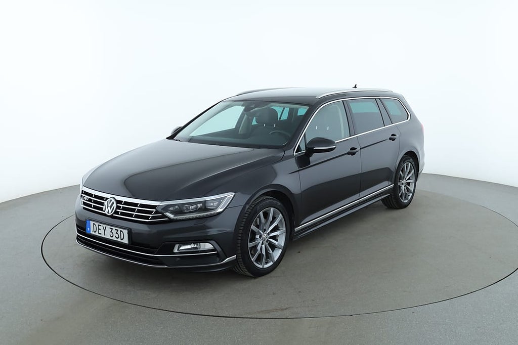 Volkswagen Passat Sportscombi 2.0 TDI 4M R Line / Värmare, CarPlay, Dragk...
