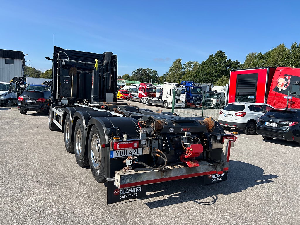 Mercedes-Benz Arocs 3251 Tridem Lastväxlare, Fullt Plogutrustad
