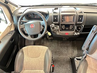Husbil-halvintegrerad Adria CORAL SUPREME 670 SLT 28 av 29