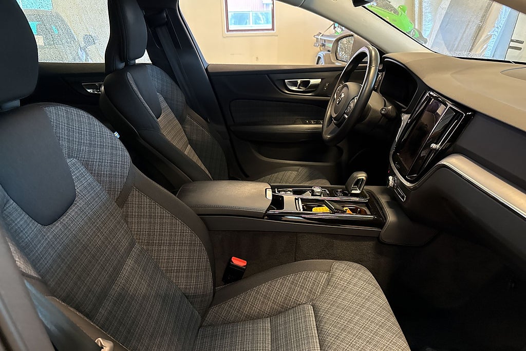 Volvo V60 Recharge T6 AWD Aut Core Edition Drag Kamera Navi V-hju miniatyr 14
