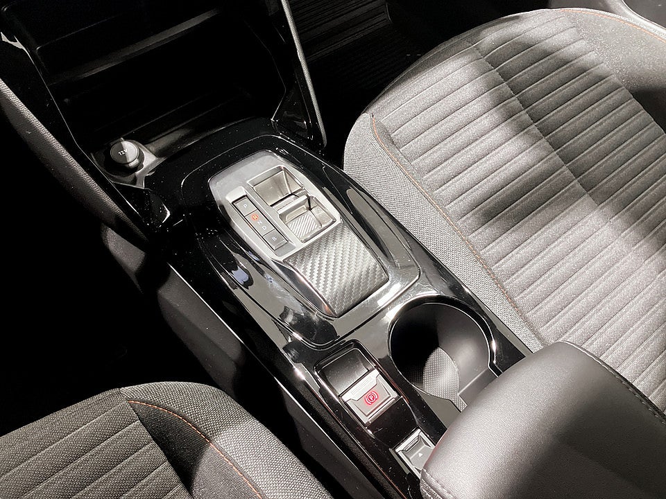 Bild på Peugeot 2008 Active 50kWh 136hk Aut CARPLAY B-KAMERA