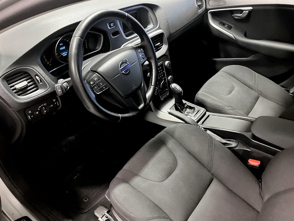 Bild på Volvo V40 Kinetic D2 120hk Aut DRAG VÄRMARE