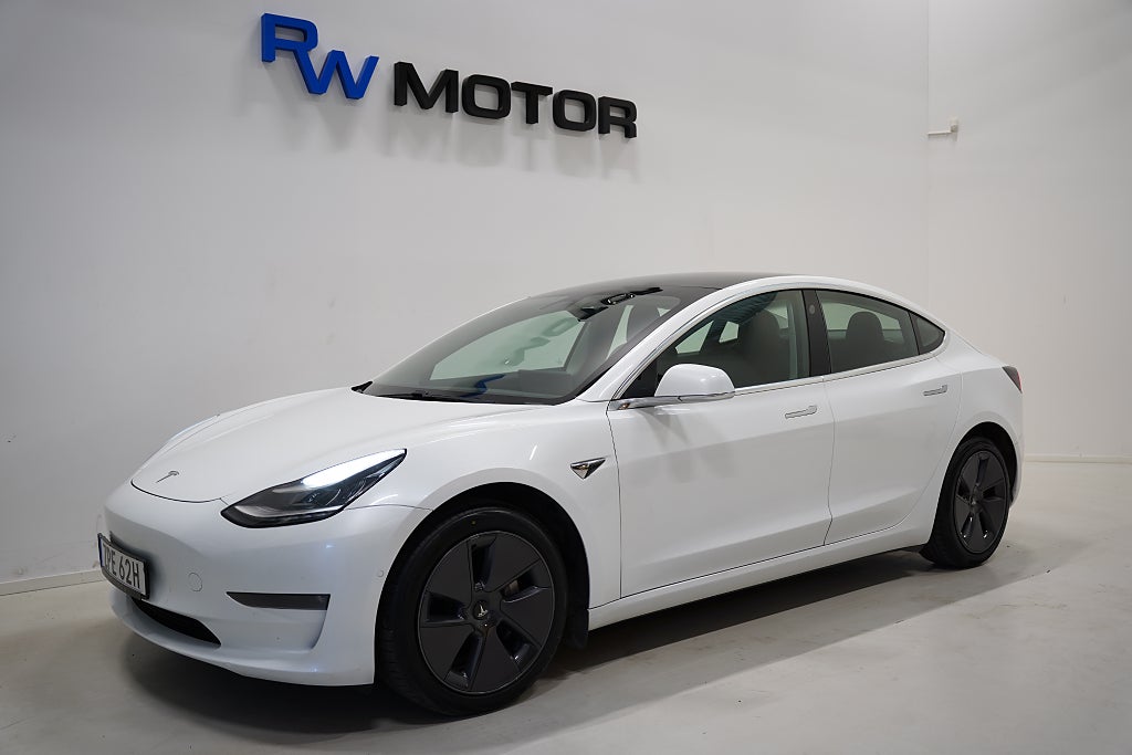 Tesla Model 3 Long Range AWD 440hk Svensksåld Panorama