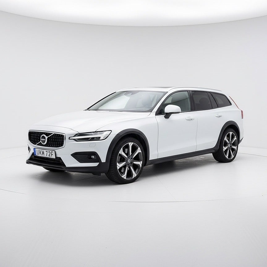 Volvo V60 Cross Country B4 AWD / Inscription / Panorama 