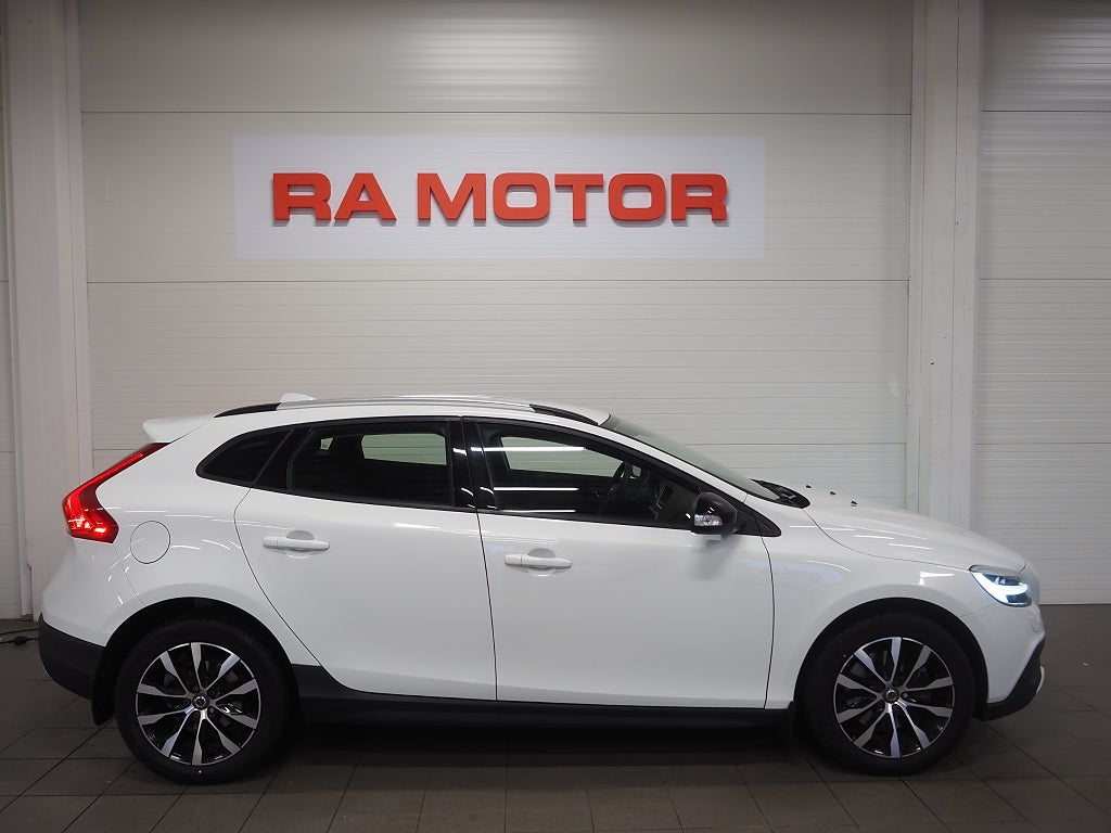 Volvo V40 Cross Country T3 152hk Kinetic Aut | Navi | PDC | 2019