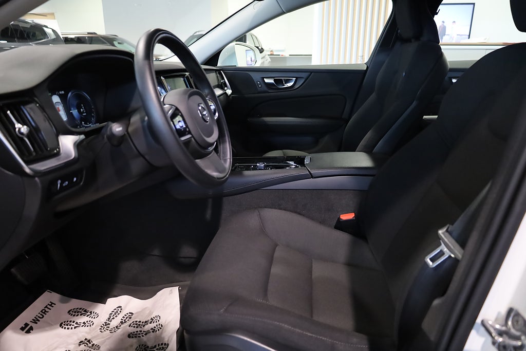 Volvo V60 T6 Twin Engine AWD AUT Momentum Navi VOC Leasbar 2020