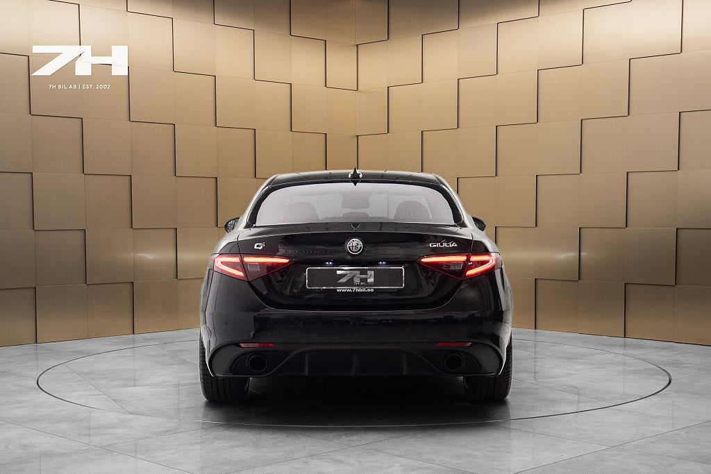 Alfa Romeo Giulia Veloce 2.0 280hk TURBO AWD / H&K / Kamera / Farthållare