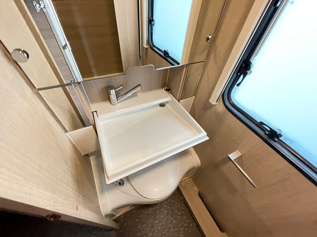 Adria Adora 573 PT / ALDE / Förtält / Solcell / Markis/3-vån - Adria