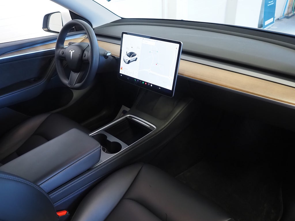 Tesla Model Y Long Range AWD 514hk Moms 20" Induction Pano 2021