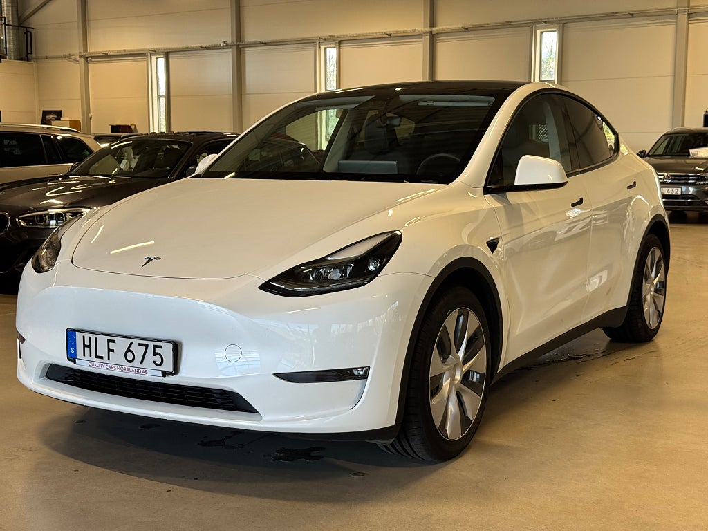 Tesla Model Y Long Range AWD DRAGKROK VÄRMARE V-HJUL DUBB PANO MOMS