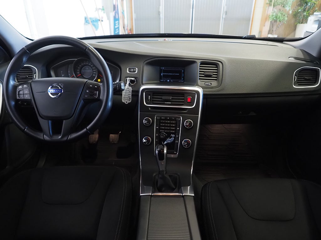 Volvo V60 T3 Business Kinetic 152hk | Bluetooth | PDC |