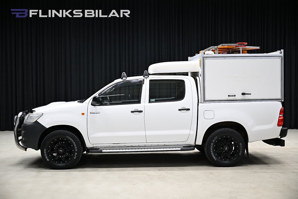 Toyota Hilux 2.5 4x4 144HK Kåpa|Servicebil|Inredd|Drag|Värmare|Moms