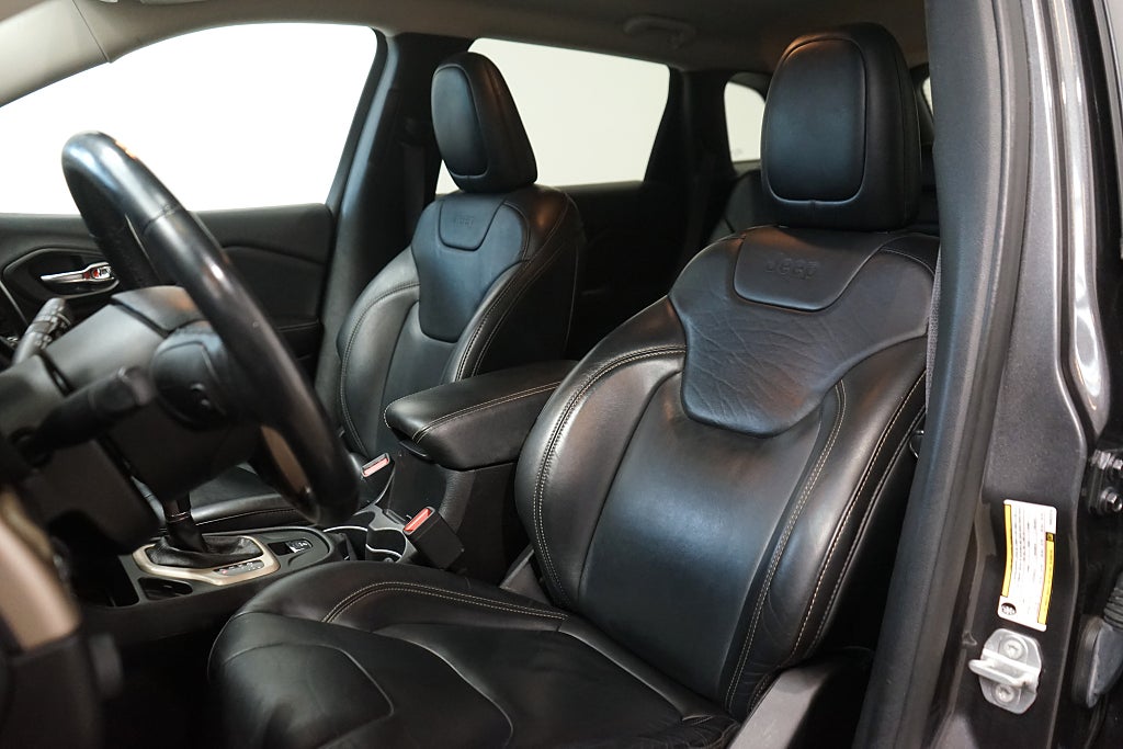 Jeep Cherokee 2.4 B-kamera 186hk
