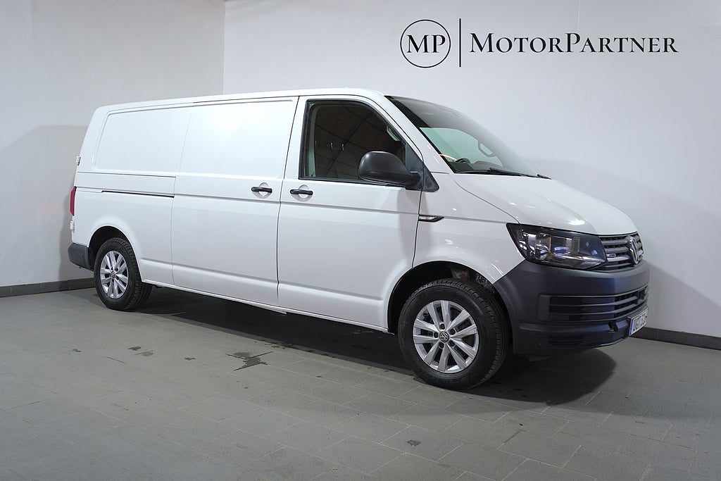 Volkswagen Transporter T30 2.0 TDI L2 Lång 4Motion Moms Värmare 3,95%