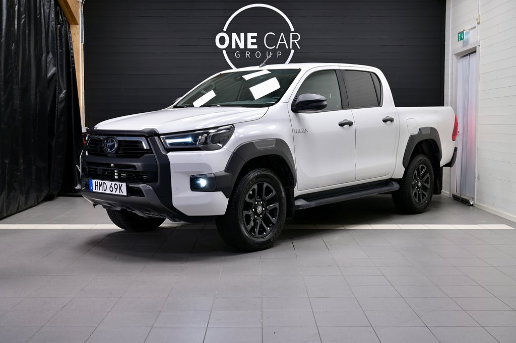 Toyota Hilux 2.8 4WD Invincible MOMS Värmare Diff JBL Kamera 204hk
